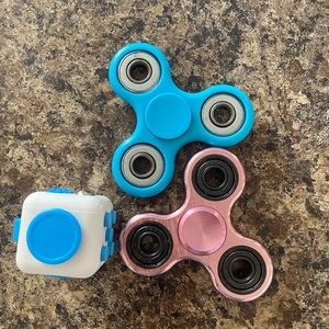 Fidget Spinners and Cube